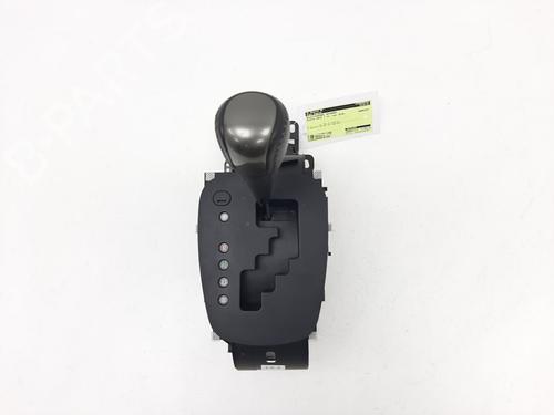 Used Gear lever TOYOTA YARIS (_P13_) 1.5 Hybrid (NHP130_) (101 hp) 19749752
