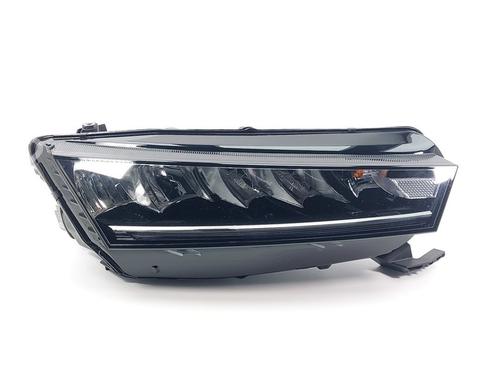 Used Right headlight SKODA OCTAVIA IV Combi (NX5, PV5) 1.4 TSI iV (204 hp) 30875585