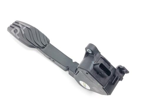 pedal-renault-megane-e-tech-suv-2021-32148522 main image