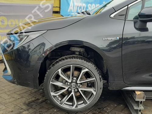 Guarda-lamas esquerdo Guarda-lamas esquerdo TOYOTA COROLLA Estate (_E21_) 2.0 Hybrid (MZEH12) (184 hp) 36698447 36698447