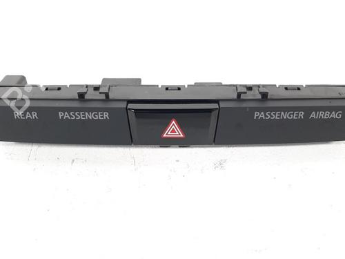 comutador-botao-4-piscas-mitsubishi-eclipse-cross-gk_-gl_-15-t-mivec-8002c230-120020930-20180515-2017-19751110 main image