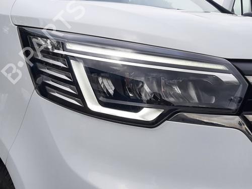 Used Right headlight Right headlight RENAULT TRAFIC III Van (FG_) 2.0 dCi 110 (FGMW) (110 hp) 40046830 40046830