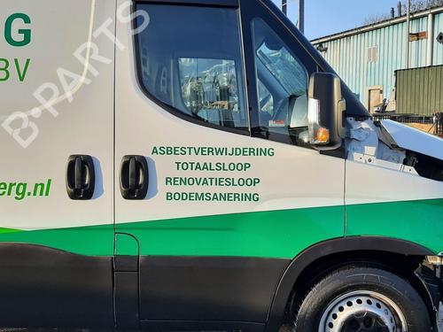 Dør høyre foran IVECO DAILY VI Van 33S16, 35S16, 35C16, 38S16, 40C16, 42S16, 50C16 (156 hp) 31801265