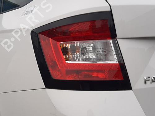 Feu arrière gauche Feu arrière gauche SKODA FABIA III Estate (NJ5) 1.0 TSI (95 hp) 39888630 39888630
