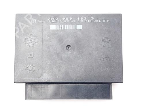 Used Comfort control module VW TRANSPORTER T5 Van (7HA, 7HH, 7EA, 7EH) 2.5 TDI (130 hp) 30875824