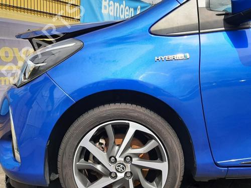 Used Left front fenders TOYOTA YARIS (_P13_) 1.5 Hybrid (NHP130_, NHP130) (101 hp) 27863034