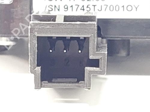 Switch MERCEDES-BENZ GLA (H247) GLA 180 (247.784) | BP19766817I30