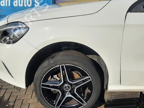 Used Left front fenders MERCEDES-BENZ A-CLASS (W176) A 160 (176.041) (102 hp) 32785152
