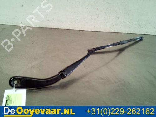 Used Front windshield wiper arm BMW 3 Touring (F31) 320 i (184 hp) 27887189