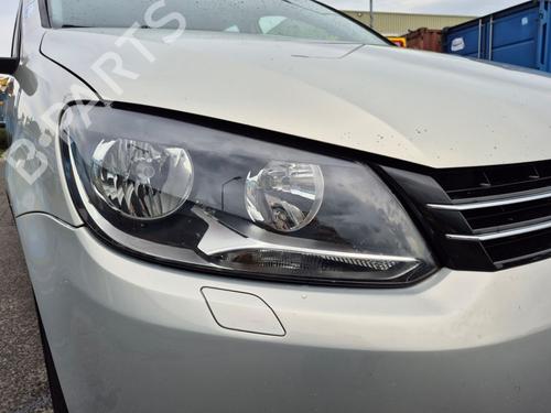 Used Right headlight VW TOURAN (1T3) 1.4 TSI (140 hp) 28807816
