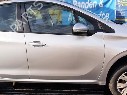 Dør højre fortil PEUGEOT 208 I (CA_, CC_) 1.2 VTI 82 (82 hp) 33129302
