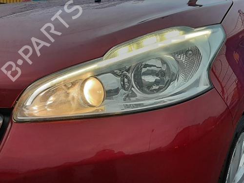 Faro sinistro PEUGEOT 208 I (CA_, CC_) 1.6 VTi (120 hp) 30794795