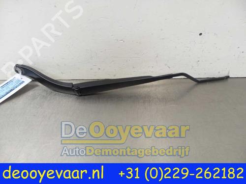 Used Front windshield wiper arm RENAULT MEGANE IV Hatchback (B9A/M/N_) 1.5 dCi 110 (B9A3) (110 hp) 27984983