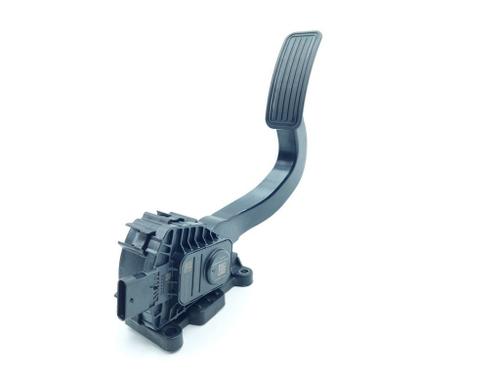 pedal-tesla-model-3-5yj3-ev-awd-1020792-h2105022202-2017-21133806 main image