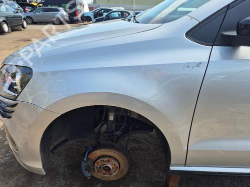 Used Left front fenders Left front fenders 37428488 37428488