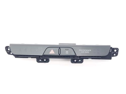 Used Warning switch KIA RIO IV (YB, SC, FB) 1.0 T-GDI 100 (101 hp) 30465087