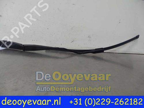 Used Front windshield wiper arm BMW X1 (F48) sDrive 18 i (136 hp) 27887163