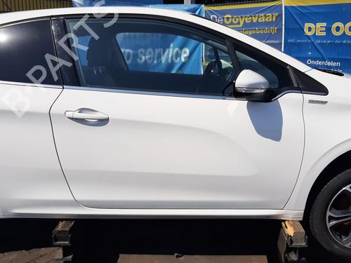 Used Right front door Right front door 37760579 37760579