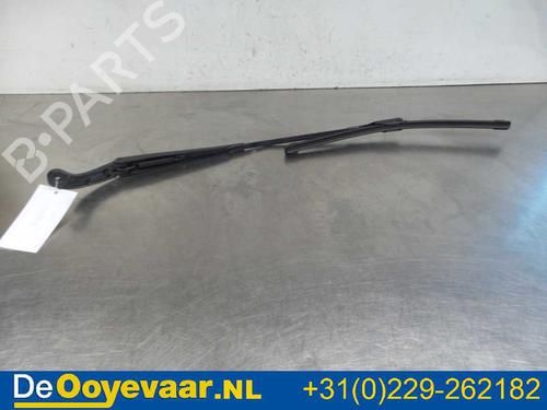 Used Front windshield wiper arm AUDI A3 Limousine (8VS, 8VM) 1.6 TDI (110 hp) 27984996