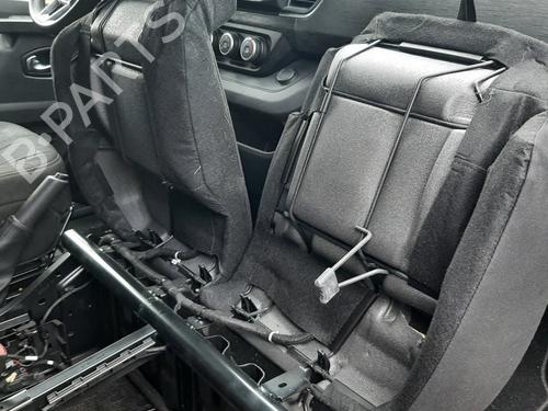 Right front seat NISSAN PRIMASTAR Van (X82) 2.0 dCi 130 | BP31801315C16