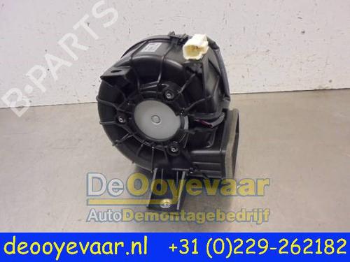 Used Heater blower motor TOYOTA YARIS (_P13_) 1.5 Hybrid (NHP130_, NHP130) (101 hp) 24408752