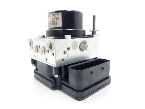 Used ABS pump TOYOTA YARIS (_P13_) 1.0 (KSP130_, KSP130) (69 hp) 19768491