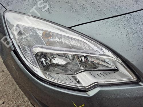 Used Right headlight OPEL MERIVA B MPV (S10) 1.4 (75) (100 hp) 31075940