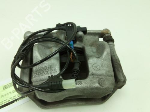 Used Right front brake caliper Right front brake caliper INFINITI Q30 1.5 D (109 hp) 19755610 19755610