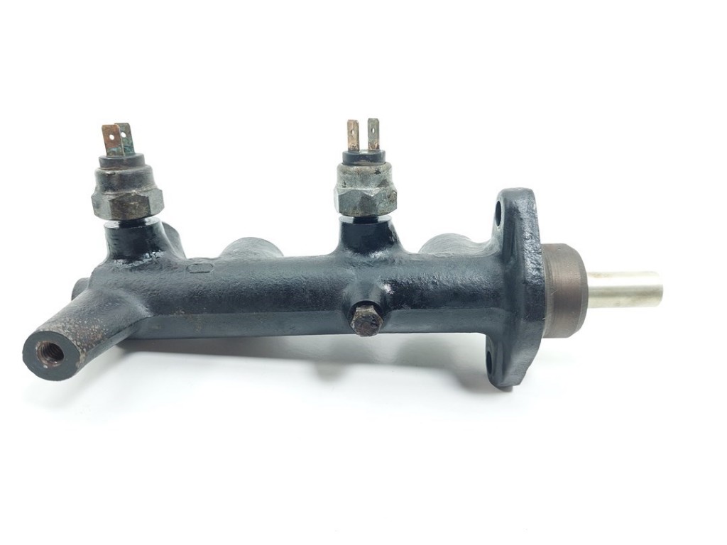 Brake master cylinder – Porsche 911 3.2 SC Carrera (1983-1989)
