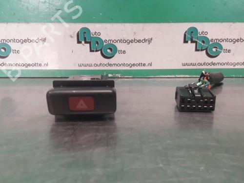 Bouton de warning TOYOTA STARLET (_P8_) 1.3 12V Cat (EP81) (75 hp) 19615624