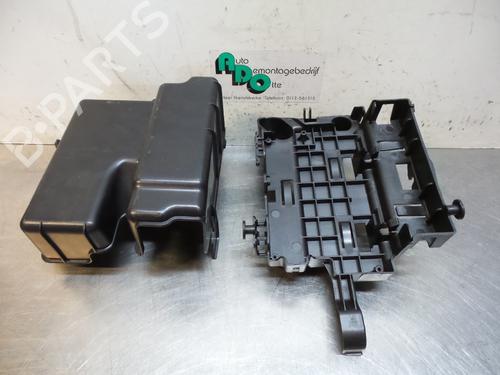 Used Fuse box PEUGEOT 407 SW (6E_, 6D_) 3.0 (211 hp) 19600533
