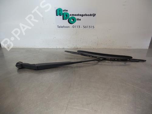 Used Front windshield wiper arm NISSAN MICRA III (K12) 1.2 16V (80 hp) 19593587