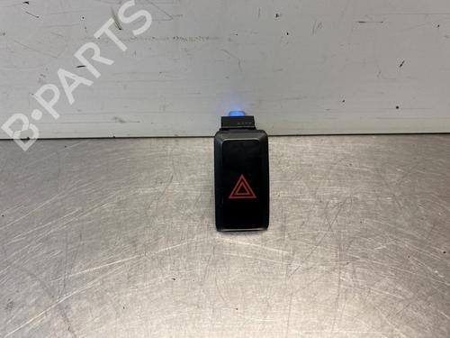 Pulsante luci di emergenza MITSUBISHI MIRAGE / SPACE STAR VI Hatchback (A0_A) 1.0 (A05A) (71 hp) 30656162