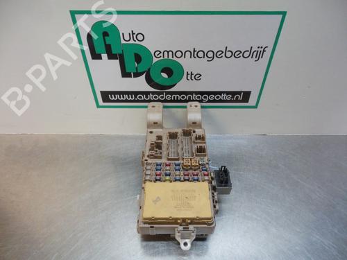 Used Fuse box Fuse box TOYOTA COROLLA Verso (_E12_) 2.0 D-4D (CDE120_, CDE120R) (90 hp) 19605393 19605393
