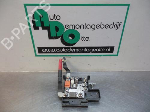 Used Fuse box Fuse box 19606539 19606539