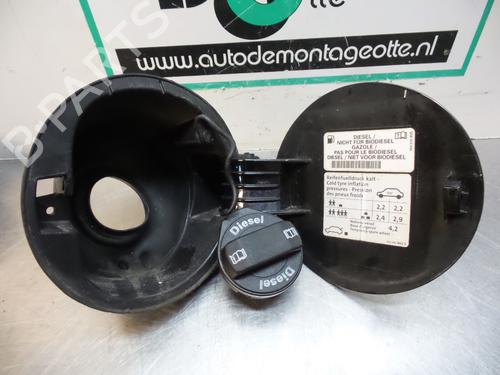 Fuel flap VW GOLF PLUS V (5M1, 521) 1.9 TDI | BP19608880C131 