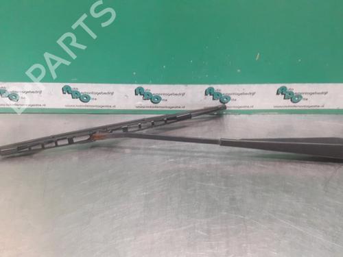Used Front windshield wiper arm VOLVO 240 Kombi (P245) 2.3 Cat (136 hp) 19616359