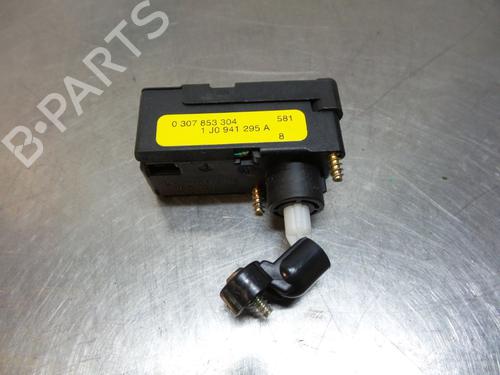 Used Headlight adjuster motor VW CADDY III Box Body/MPV (2KA, 2KH, 2CA, 2CH) 2.0 SDI (70 hp) 19596506