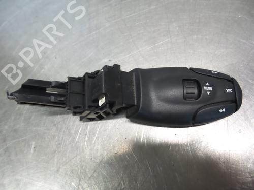 Used Steering wheel controls Steering wheel controls 19593113 19593113