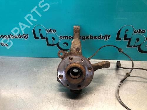 Used Left front steering knuckle NISSAN MICRA III (K12) 1.2 16V (65 hp) 20719422