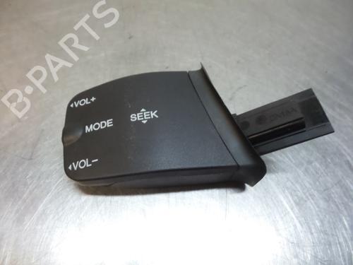 Used Steering wheel controls Steering wheel controls 19602740 19602740