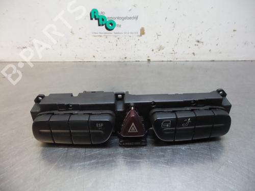 Used Warning switch Warning switch MERCEDES-BENZ CLK (C209) CLK 320 (209.365) (218 hp) 19604732 19604732