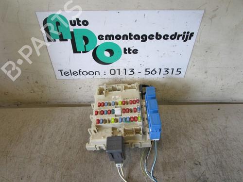 Used Fuse box Fuse box 19588702 19588702