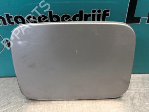Fuel flap SUZUKI IGNIS I (FH) 1.3 (HV51, HX51, RG413) | BP28299528C131 