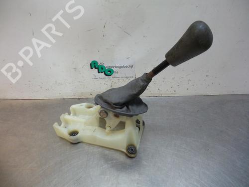 Used Gear lever TOYOTA YARIS (_P1_) 1.3 (NCP10, SCP12_) (86 hp) 19603258