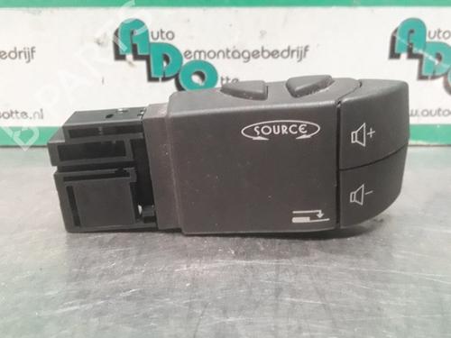 Used Steering wheel controls RENAULT TWINGO II (CN0_) 1.5 dCi 90 (86 hp) 19615577