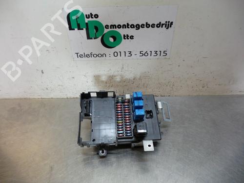 Used Fuse box NISSAN PRIMERA Traveller (WP11) 2.0 16V (140 hp) 19596336
