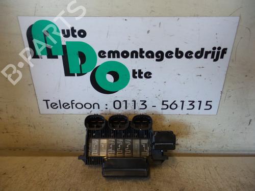 Used Fuse box PEUGEOT 807 (EB_) 2.0 HDi (107 hp) 19589059