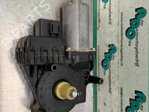 Module électronique AUDI A4 B5 Avant (8D5) 2.4 (165 hp) 19618453