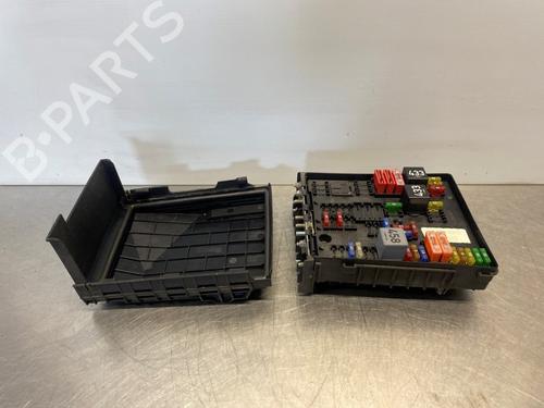 Used Fuse box VW GOLF V (1K1) 1.6 FSI (115 hp) 28300480